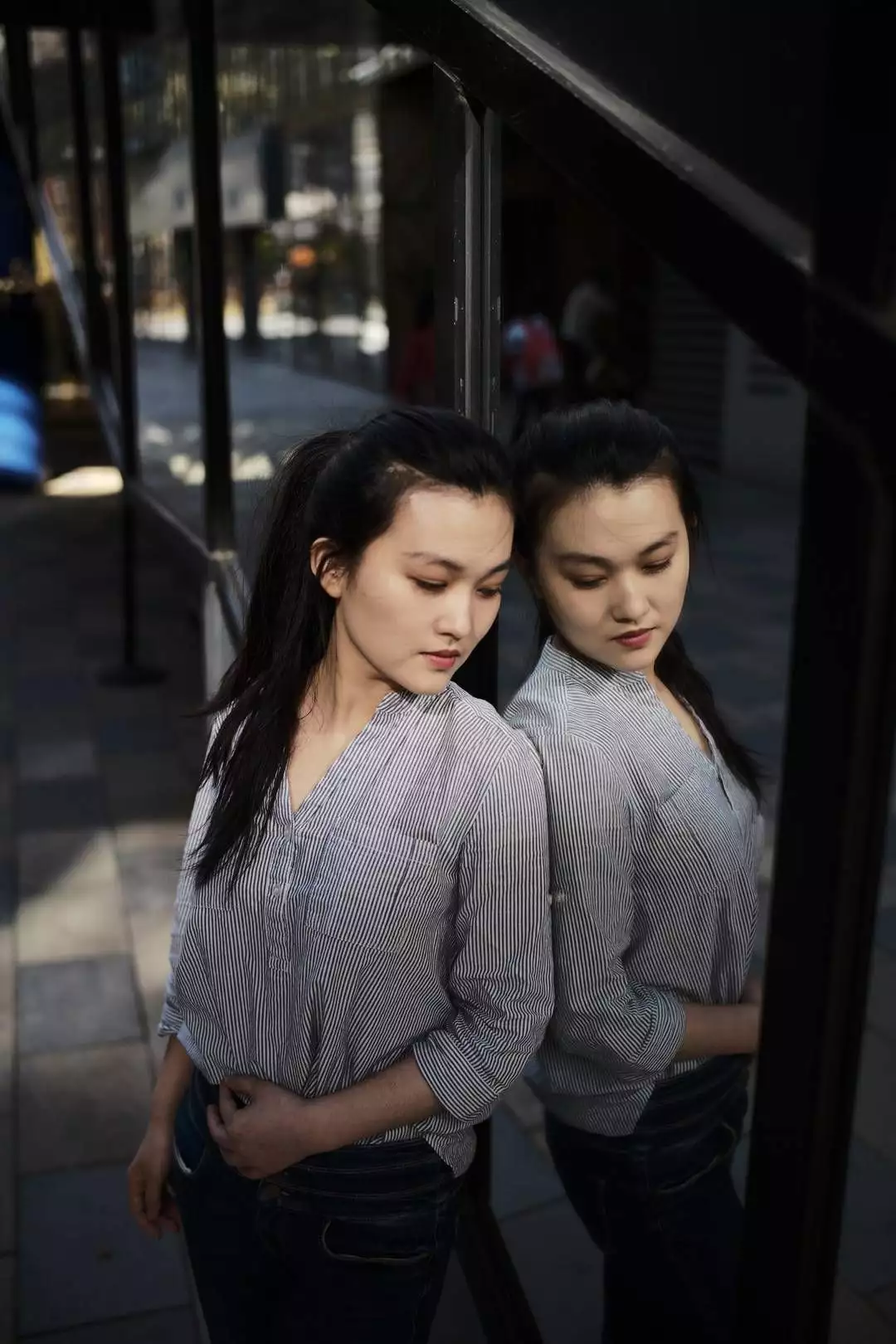 科技如何折叠世界？诗人戴潍娜的‘拣选’之问与诗歌的隐秘力量